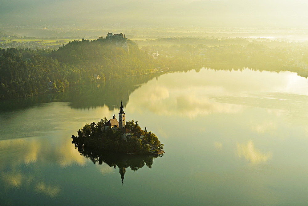 Lake Bled (Blejsko jezero), Bled, Julian Alps, Slovenia, Europe