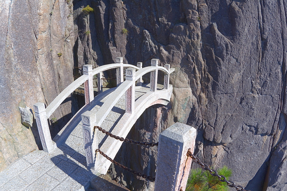 Footbridge, White Cloud scenic area, Huang Shan (Yellow Mountain), UNESCO World Heritage Site, Anhui Province, China, Asia