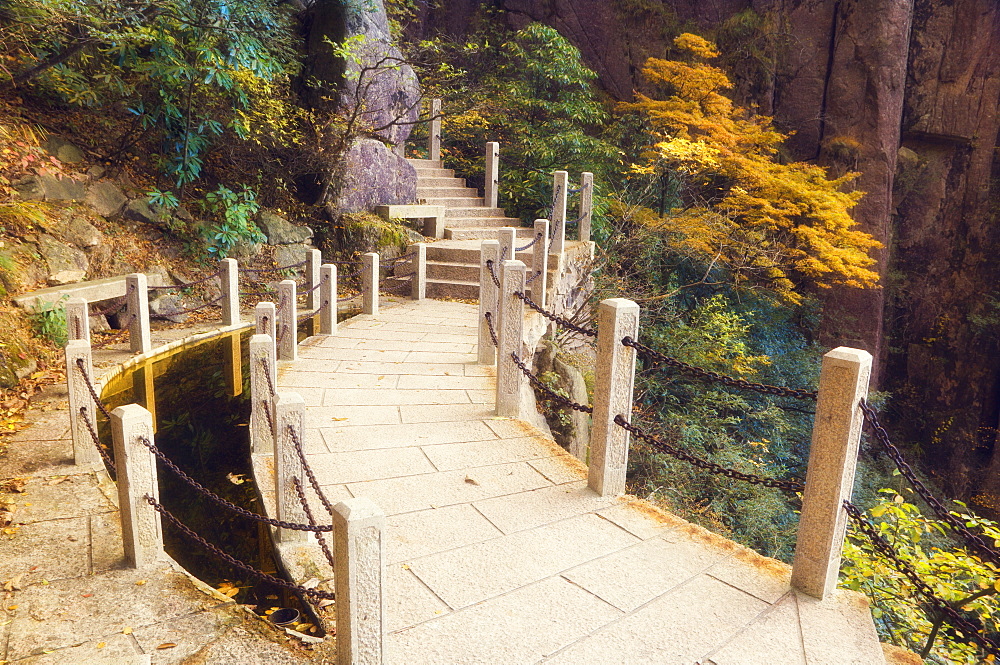 Footpath, White Cloud scenic area, Huang Shan (Yellow Mountain), UNESCO World Heritage Site, Anhui Province, China, Asia