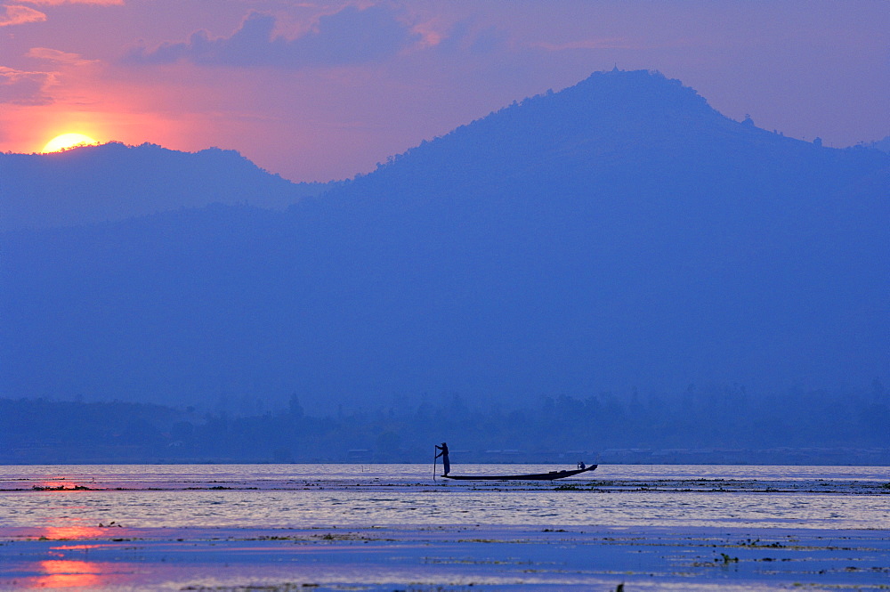 Fisherman on Inle Lake, Shan States, Myanmar (Burma), Asia