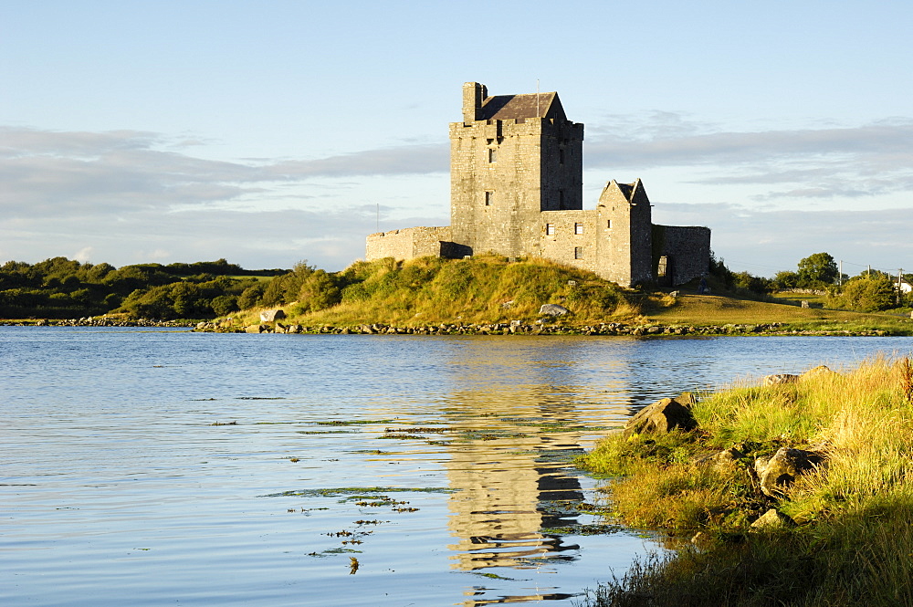 Dunguaire (Dungory) Castle, Kinvarra, County Galway, Connacht, Republic of Ireland (Eire), Europe