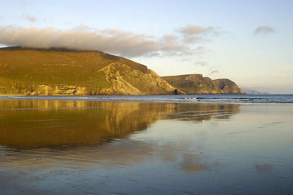 Minaun Cliffs from Keel beach, Achill Island, County Mayo, Connacht, Republic of Ireland, Europe