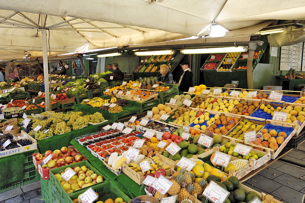 Viktualienmarkt, food market, Munich (Munchen), Bavaria (Bayern), Germany, Europe