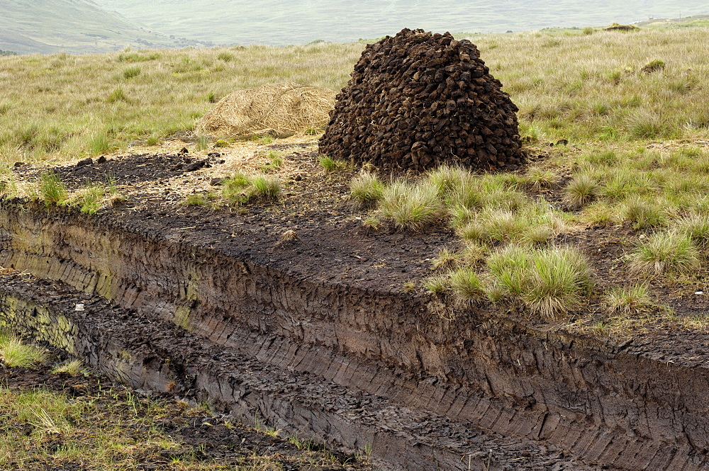 Peat cutting, Connemara, County Galway, Connacht, Republic of Ireland, Europe