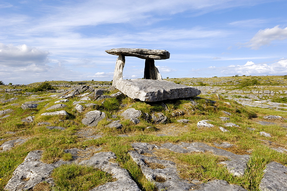 Poulnabrone Dolmen Portal Megalithic Tomb, The Burren, County Clare, Munster, Republic of Ireland, Europe