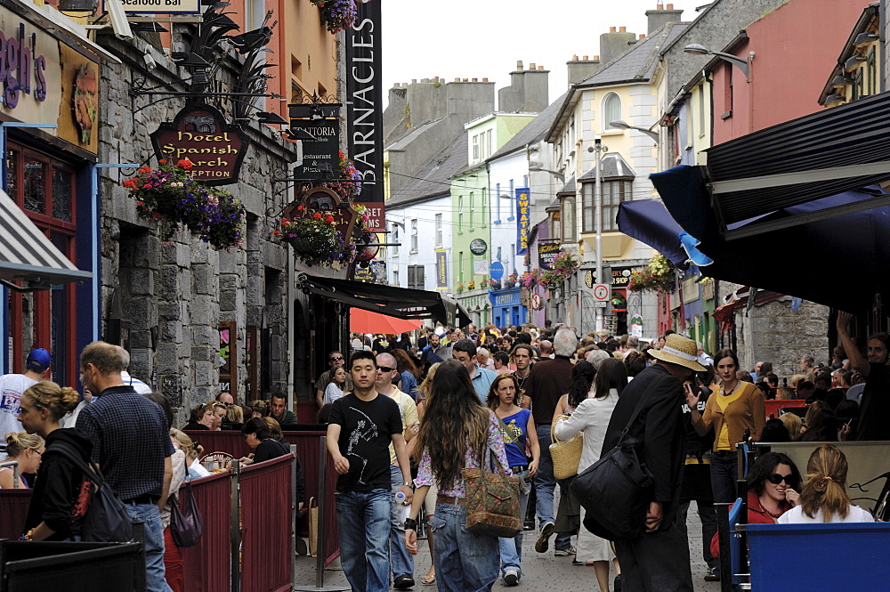 Quay Street, Galway, County Galway, Connacht, Republic of Ireland, Europe