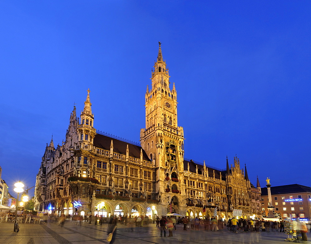 Neues Rathaus (New Town Hall), Marienplatz, at night, Munich (Munchen / Muenchen), Bavaria (Bayern), Germany