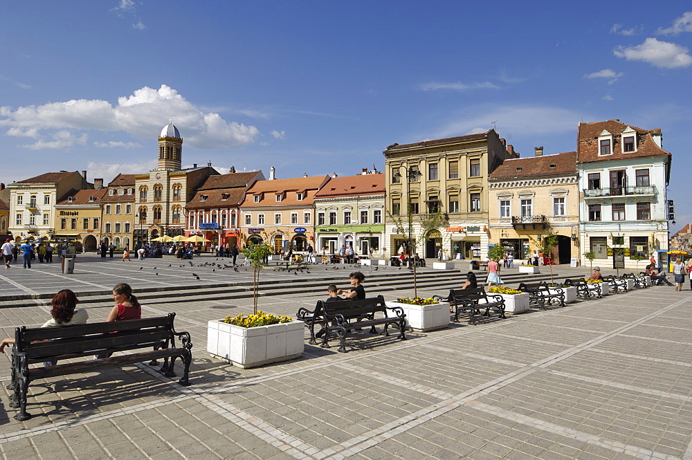 Piata Sfatului (Council Square), Brasov, Transylvania, Romania, Europe