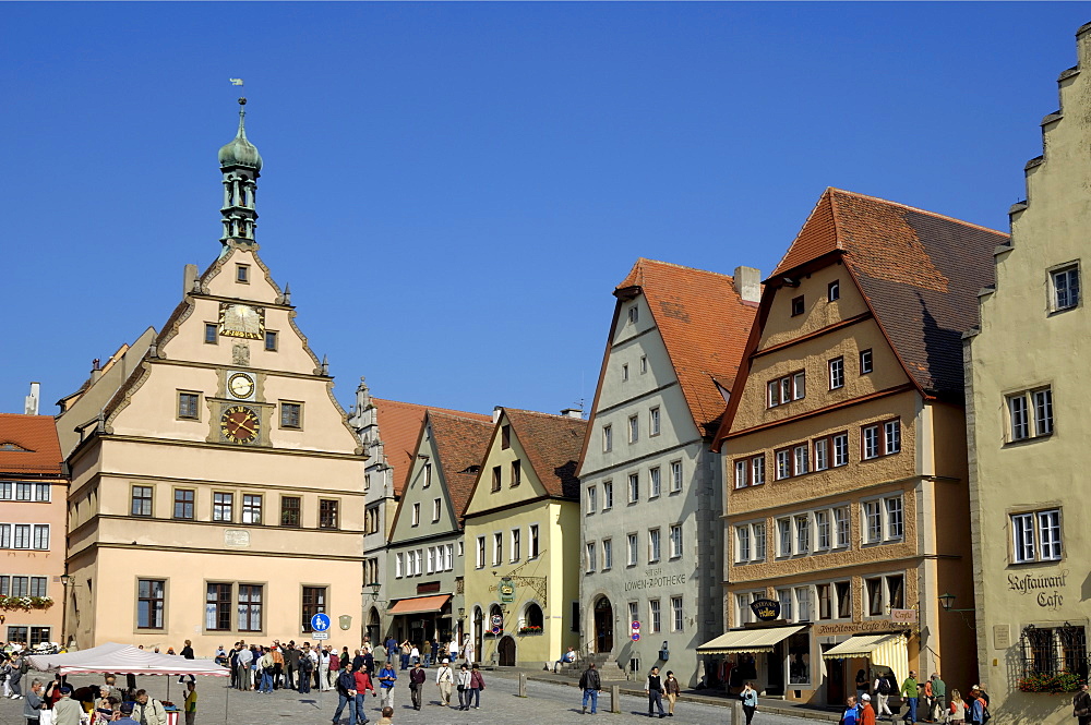 Ratstrinkstube (City Councillors Tavern) and town houses, Marktplatz, Rothenburg ob der Tauber, Bavaria (Bayern), Germany, Europe