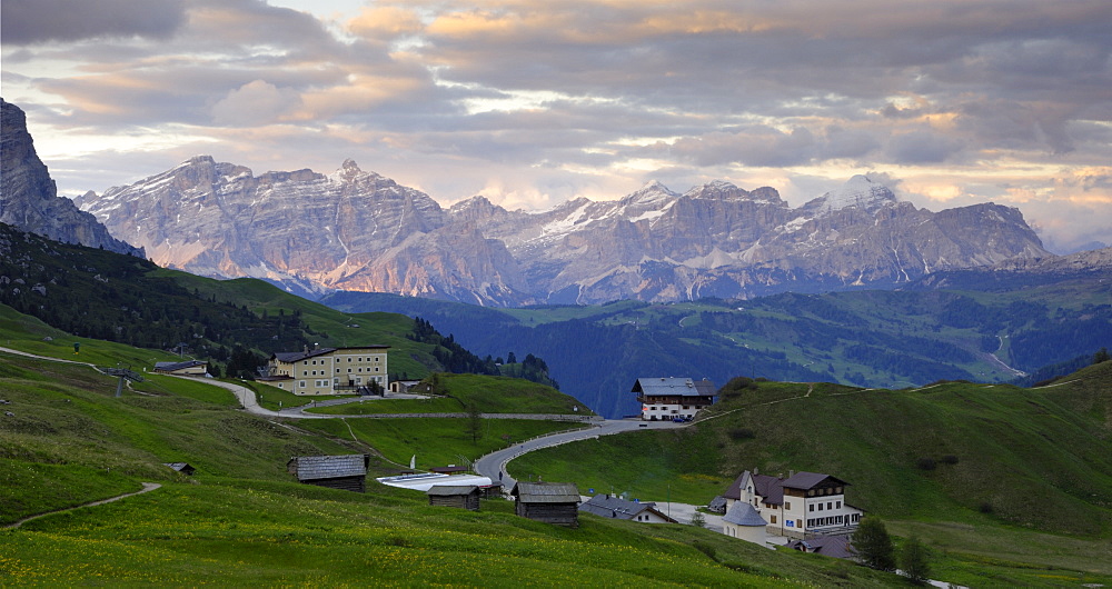 View from Passo di Gardena (Grodner Joch) looking towards the Kreuzkofel Gruppe (Sasso della Croce), Dolomites, Italy