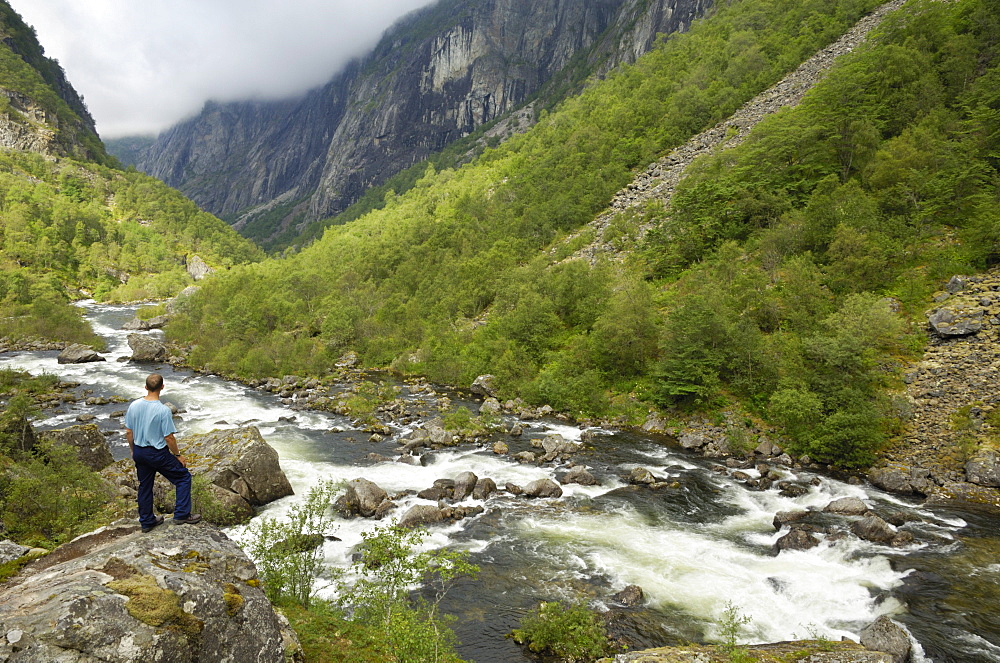 Mabodalen, Bjoreia River valley below Voringfoss waterfall, near Eidfjord, Hordaland, Norway, Scandinavia, Europe