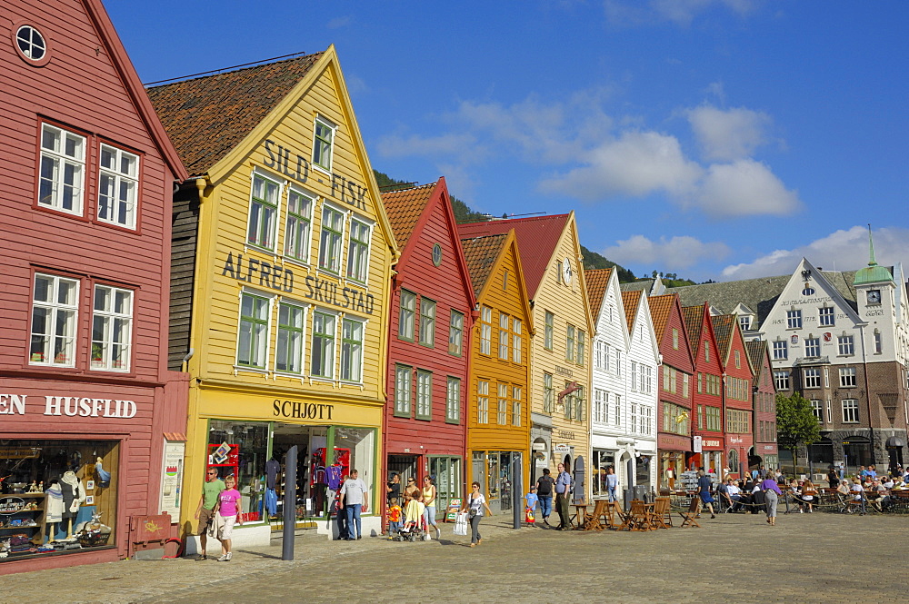 Wooden buildings on the waterfront, Bryggen, Vagen harbour, UNESCO World Heritage Site, Bergen, Hordaland, Norway, Scandinavia, Europe