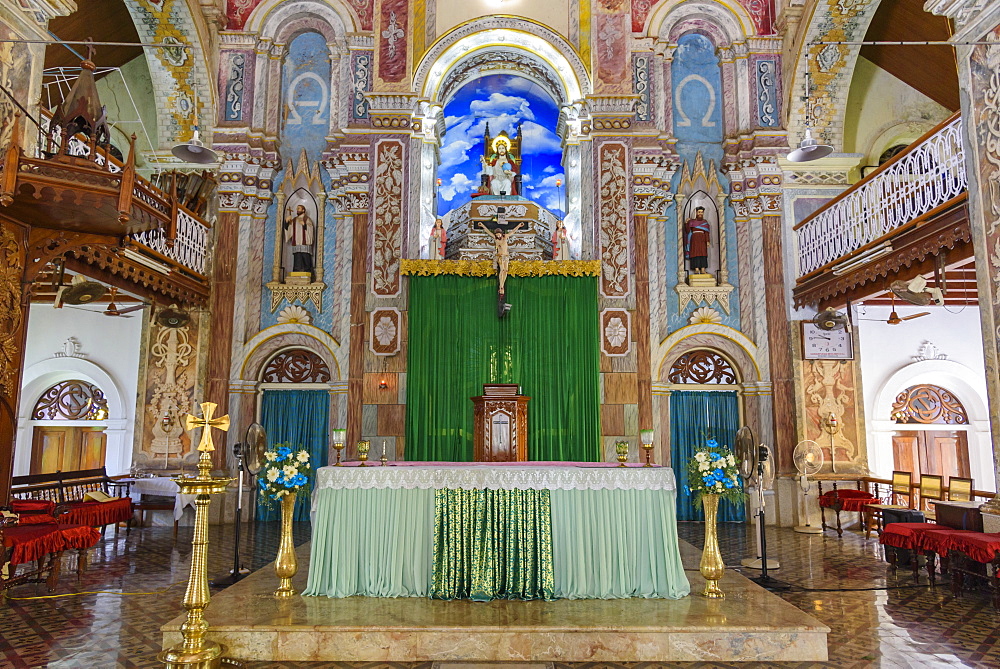 Santa Cruz Cathedral Basilica, Fort Cochin, Kochi, Kerala, India, South Asia