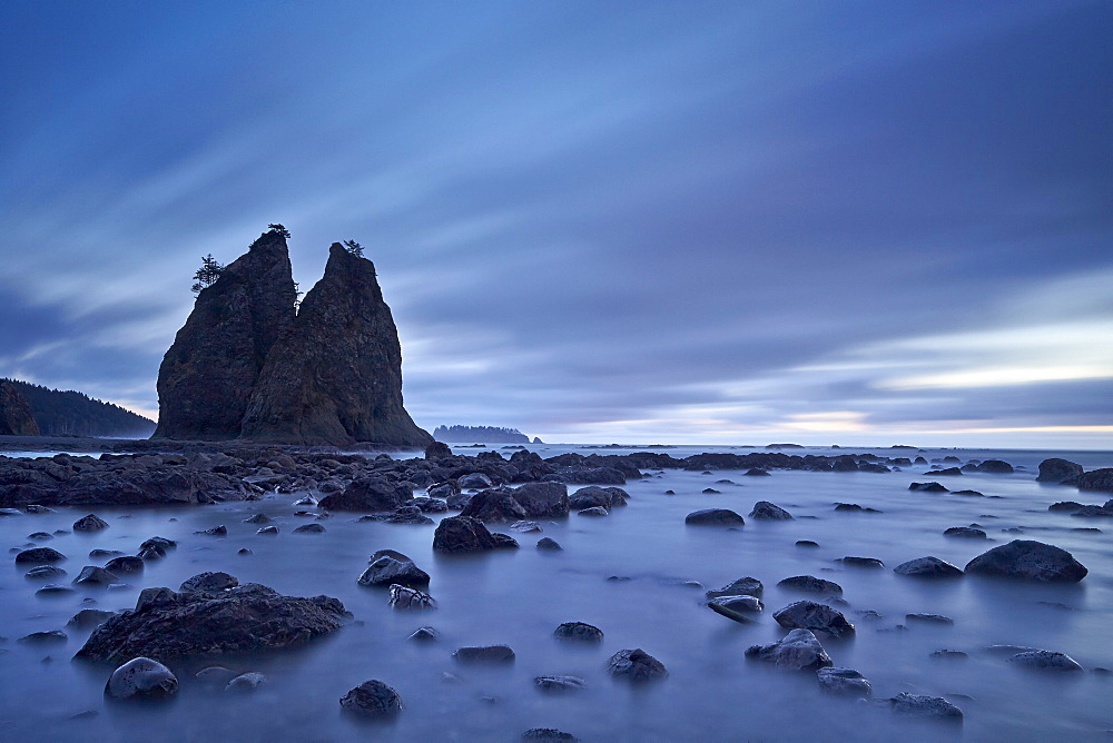 Sea stacks and rocks, Rialto Beach, Washington State, United States of America, North America