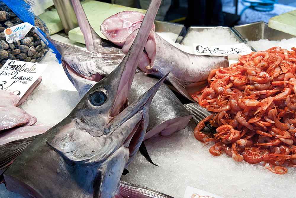 Fish market at Ponte di Rialto, Venice, Veneto, Italy, Europe