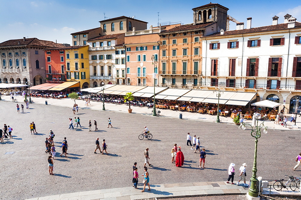 Piazza Bra, Verona, UNESCO World Heritage Site, Veneto, Italy, Europe