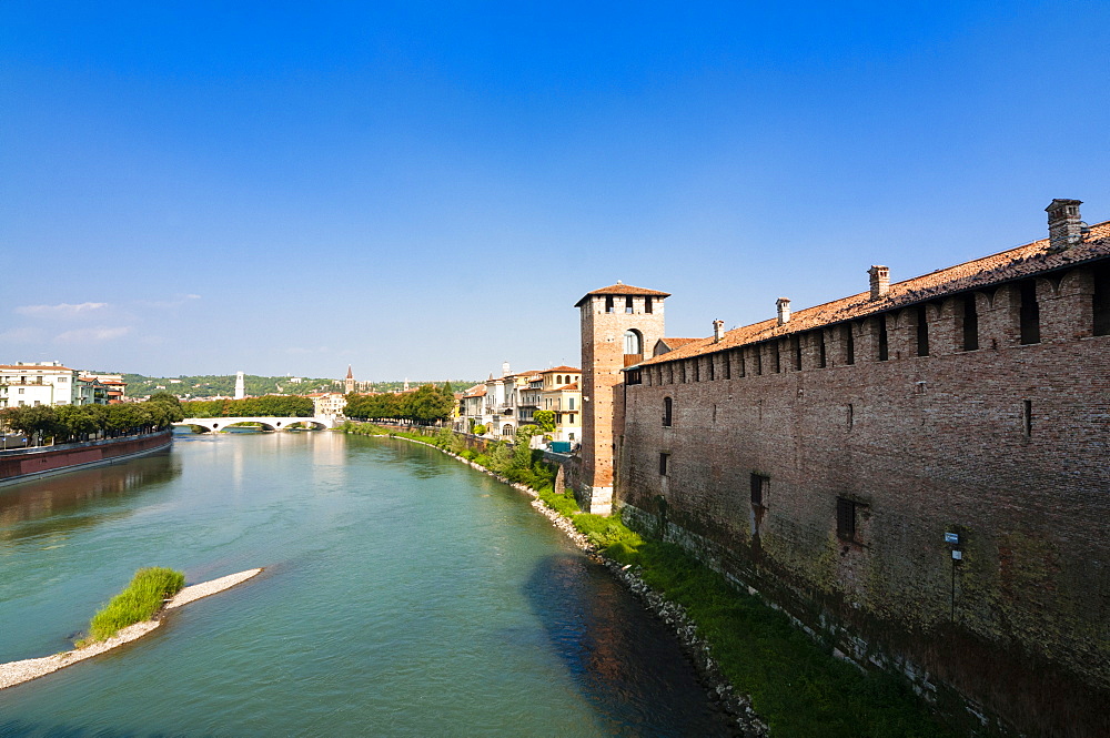 Castelvecchio fortress dating from 1355, River Adige, Verona, UNESCO World Heritage Site, Veneto, Italy, Europe