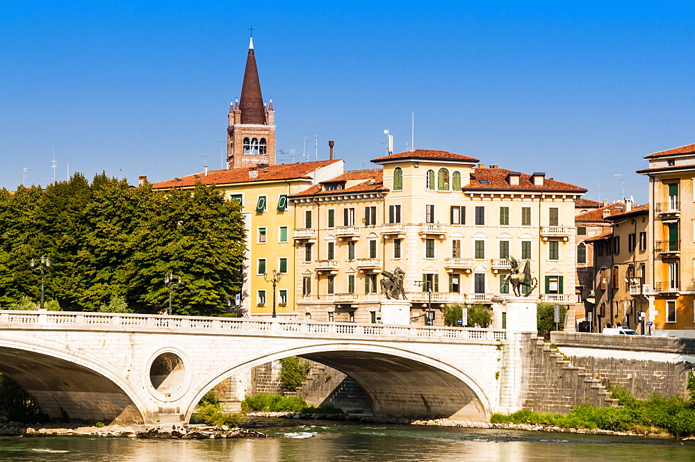 Ponte Vittoria, River Adige, Verona, UNESCO World Heritage Site, Veneto, Italy, Europe