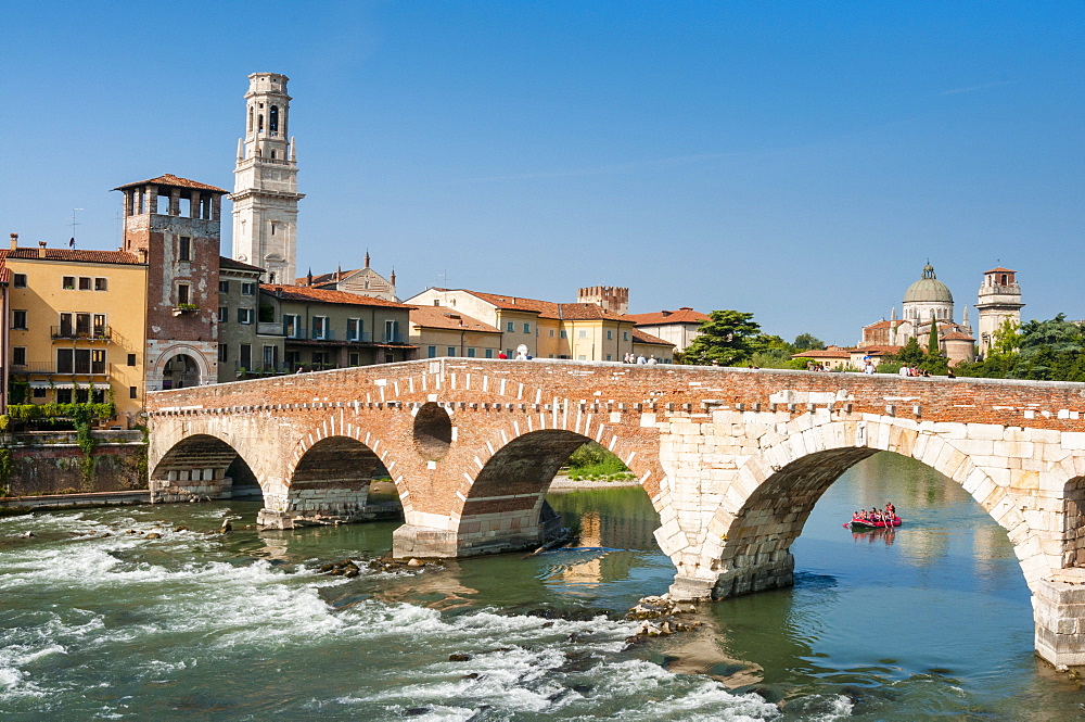 Ponte Pietra, River Adige, Verona, UNESCO World Heritage Site, Veneto, Italy, Europe