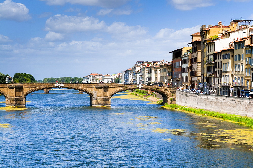 Ponte Santa Trinita dating from the 16th century and the Arno River, Florence (Firenze), UNESCO World Heritage Site, Tuscany, Italy, Europe