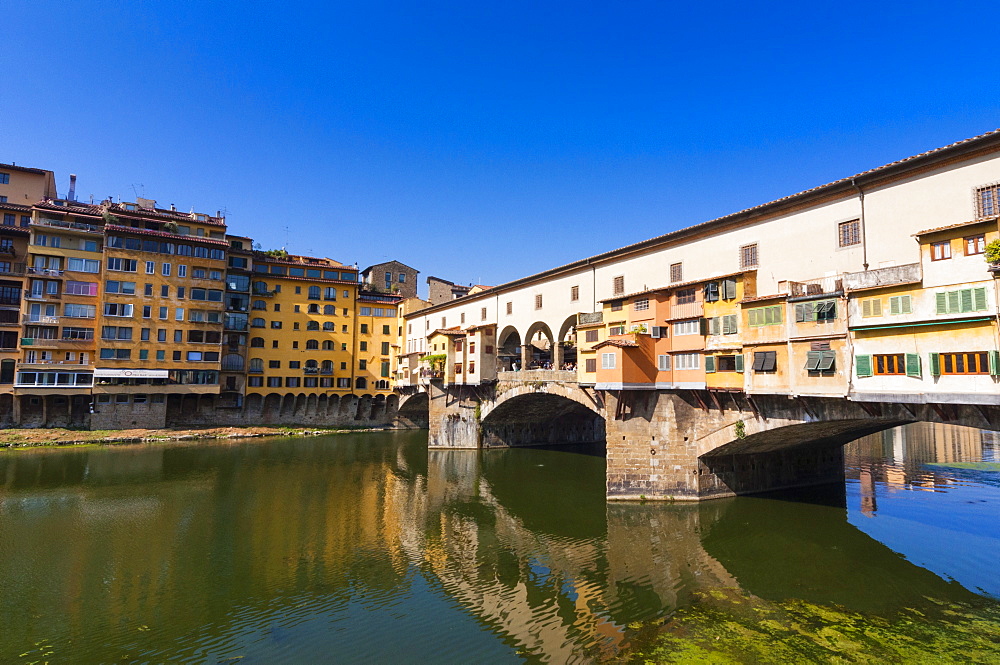 Ponte Vecchio and River Arno, Florence (Firenze), UNESCO World Heritage Site, Tuscany, Italy, Europe