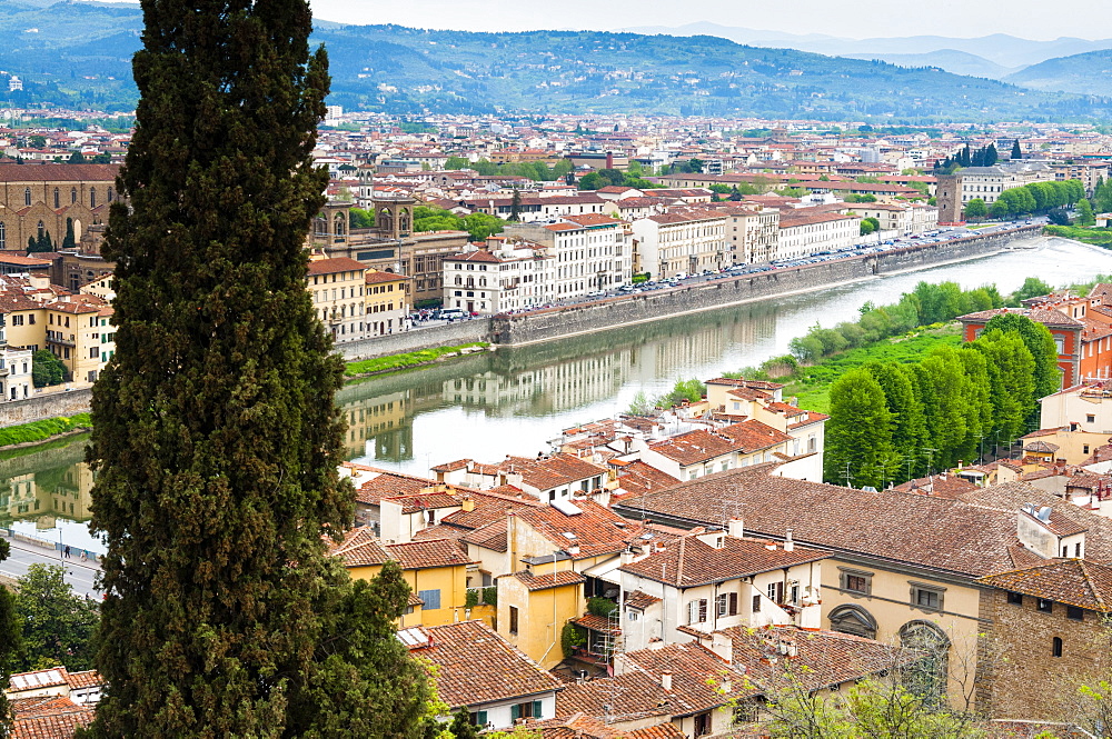 View of city center of Florence, River Arno, Florence (Firenze), UNESCO World Heritage Site, Tuscany, Italy, Europe