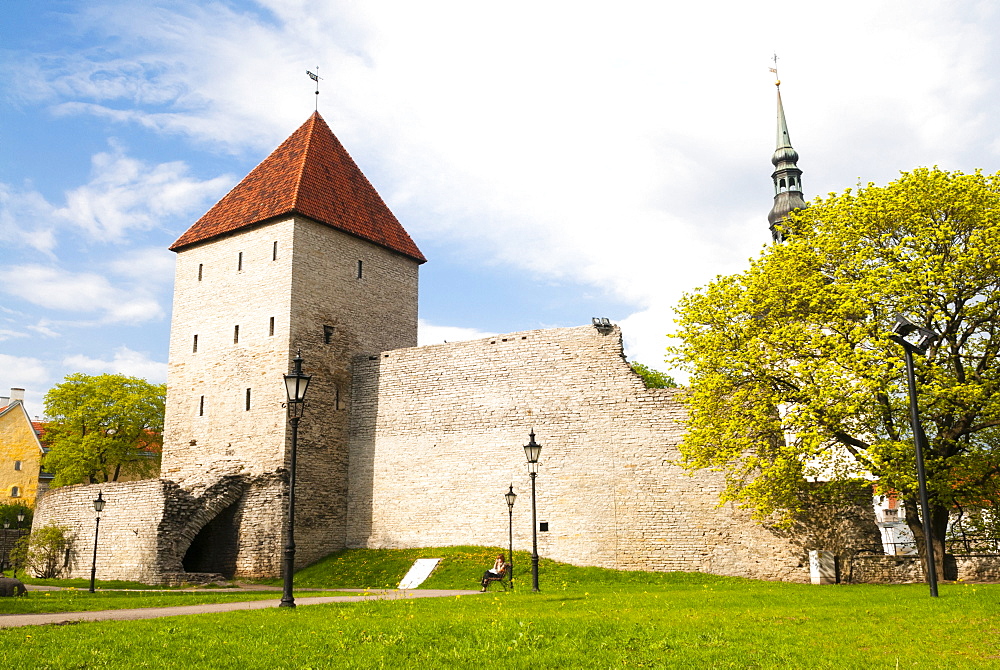 The old city walls of the Old Town of Tallinn, UNESCO World Heritage Site, Estonia, Baltic States, Europe