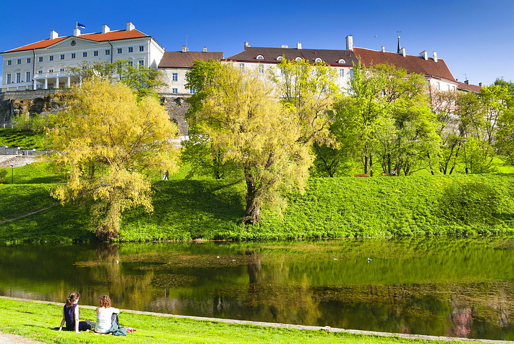 Toompea Hill, Snelli Tiik Lake, Old Town of Tallinn, UNESCO World Heritage Site, Estonia, Baltic States, Europe