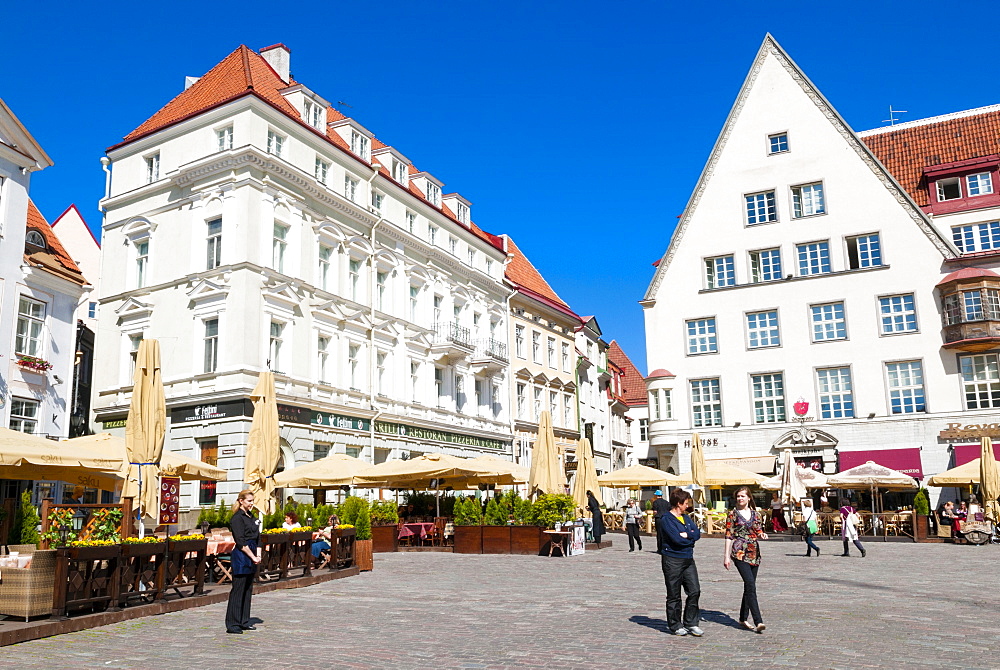 Raekoja Plats (Town Hall Square), Old Town of Tallinn, UNESCO World Heritage Site, Estonia, Baltic States, Europe