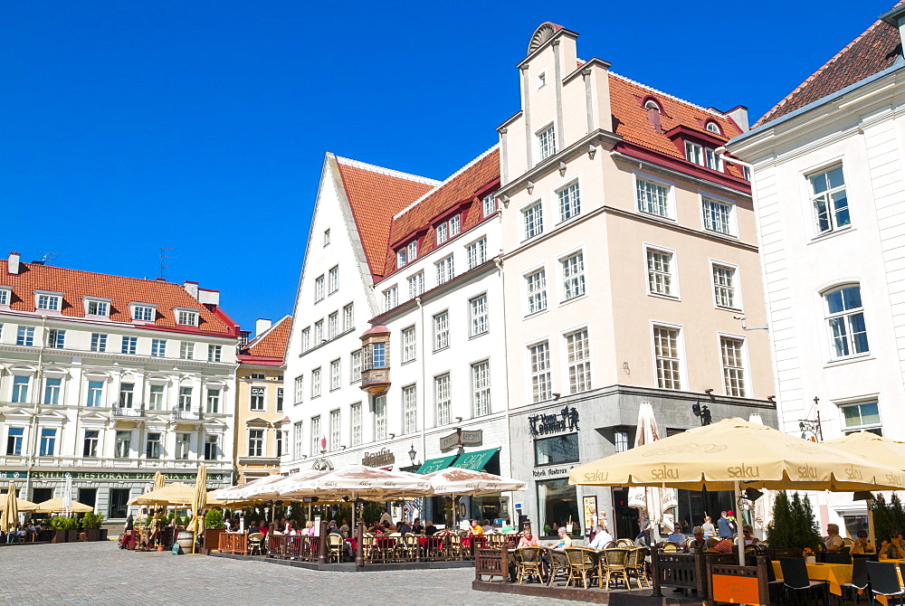 Raekoja Plats (Town Hall Square), Old Town of Tallinn, UNESCO World Heritage Site, Estonia, Baltic States, Europe