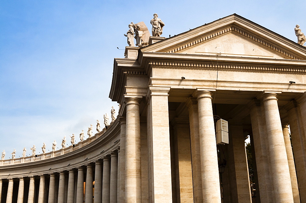 Statues of saints, Bernini's colonnade, St. Peter's square, Vatican City, Unesco World Heritage Site, Rome, Lazio, Italy, Europe