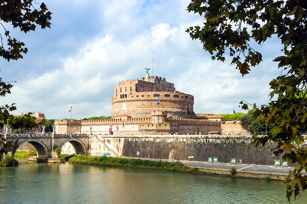 Mausoleum of Hadrian known as Castel Sant'Angelo, Ponte Sant'Angelo, Tiber River, Unesco World Heritage Site, Rome, Latium, Italy, Europe