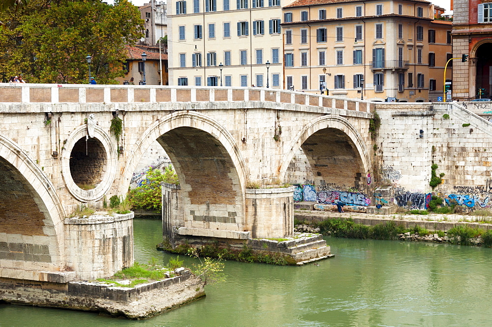 Ponte Sisto (Sisto Bridge) and River Tiber, Rome, UNESCO World Heritage Site, Lazio, Italy, Europe