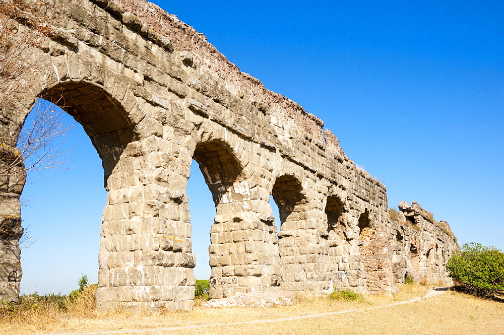 Parco degli Acquedotti, Appian Way Regional Park, Remains of Roman aqueduct Claudio (Aqua Claudia), Rome, Lazio, Italy, Europe