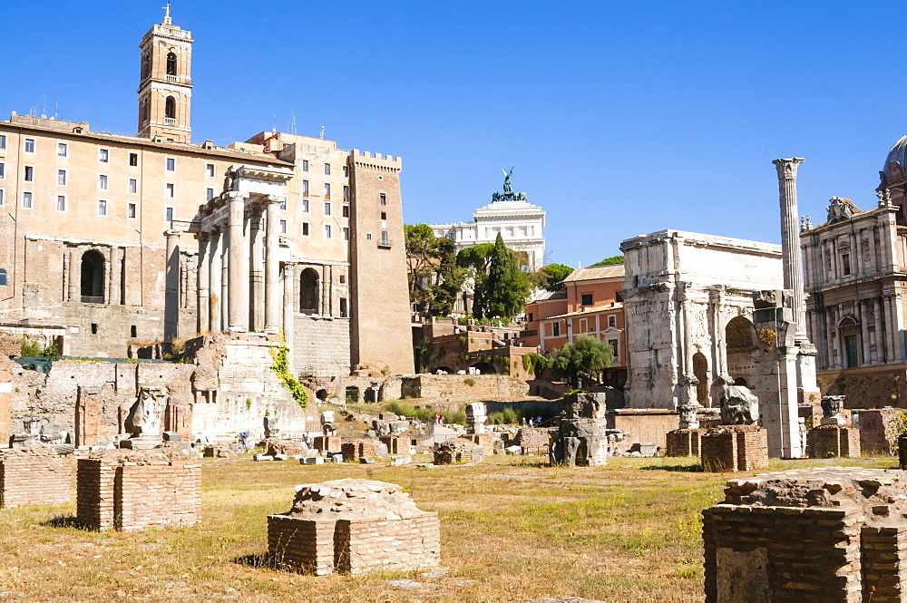 Temple of Saturnus on left, Column of Phocas, Arch of Septimius Severus, Tabularium, Roman Forum, UNESCO World Heritage Site, Rome, Lazio, Italy, Europe