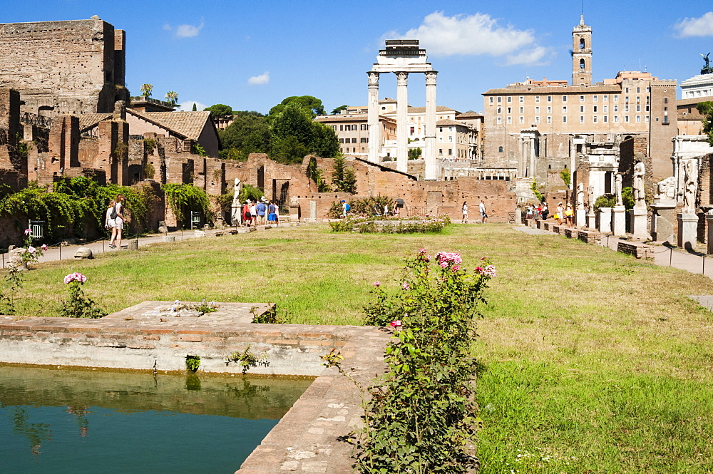 House of the Vestal Virgins, Temple of Castor and Pollux behind, Roman Forum, UNESCO World Heritage Site, Rome, Lazio, Italy, Europe