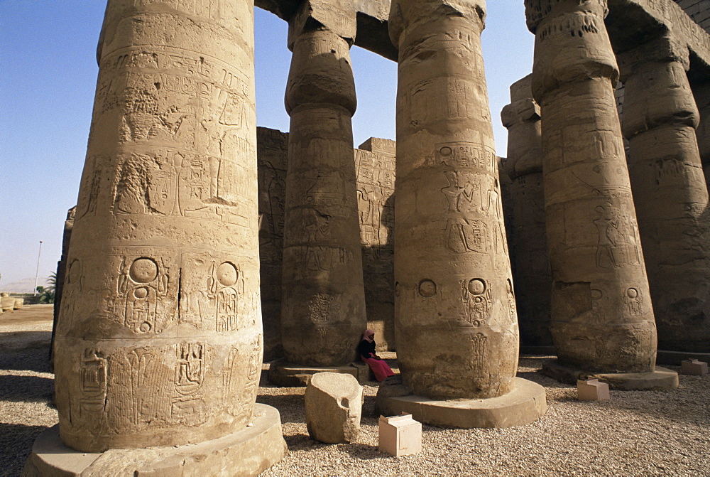 Colonnade of Amenophis III (Amenhotep III), Luxor Temple, Thebes, UNESCO World Heritage Site, Egypt, North Africa, Africa