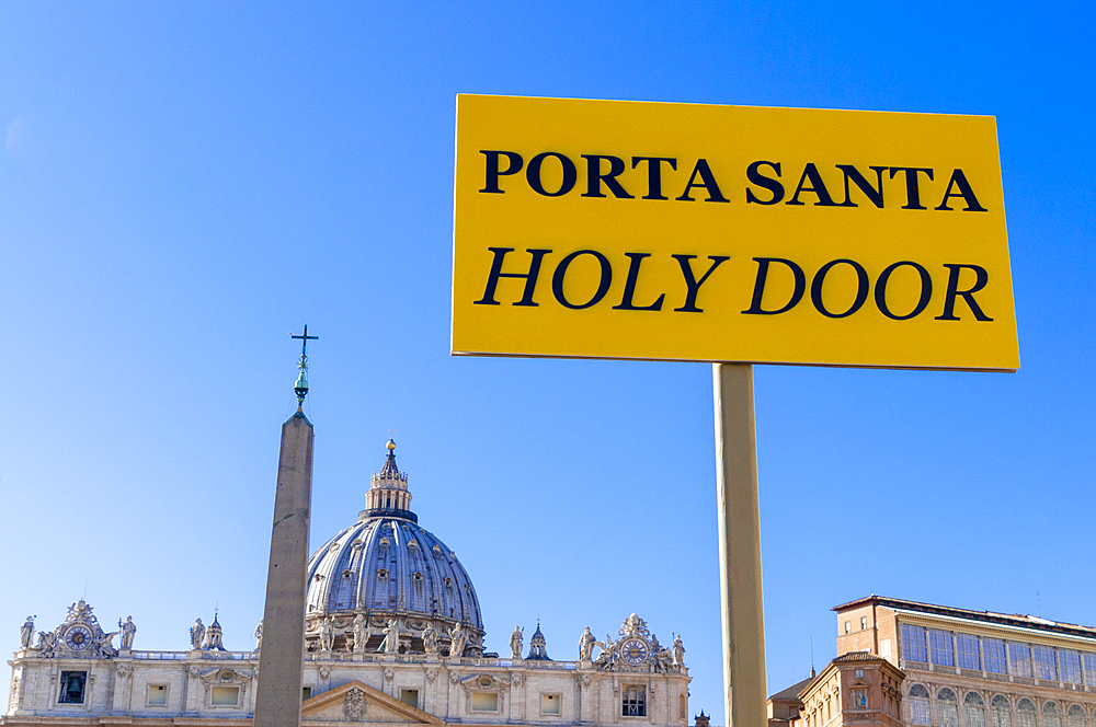 Sign of Holy Door, Piazza San Pietro (St. Peter's Square), Vatican City, UNESCO World Heritage Site, Rome, Latium (Lazio), Italy, Europe