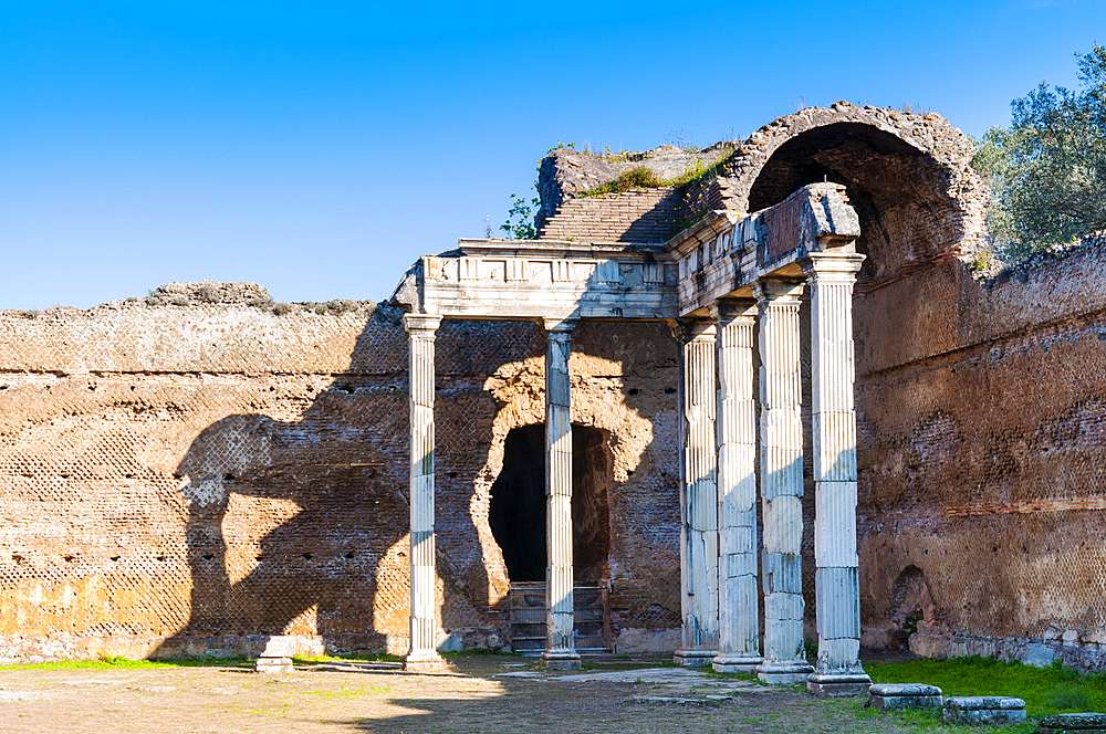 Doric pillars, Hadrian's Villa, UNESCO World Heritage Site, Tivoli, Province of Rome, Latium (Lazio), Italy, Europe