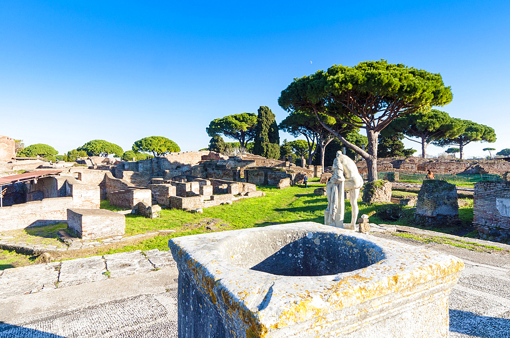 Temple of Hercules, Statue of Cartilius Poplicola, Ostia Antica archaeological site, Ostia, Rome province, Latium (Lazio), Italy, Europe