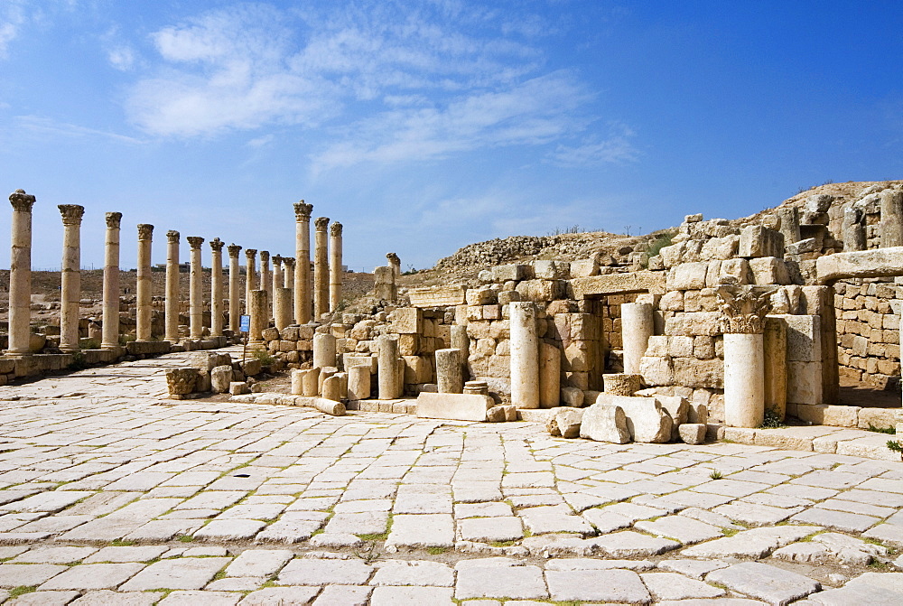 South Decumanus and South Tetrapylon, Jerash, a Roman Decapolis city, Jordan, Middle East