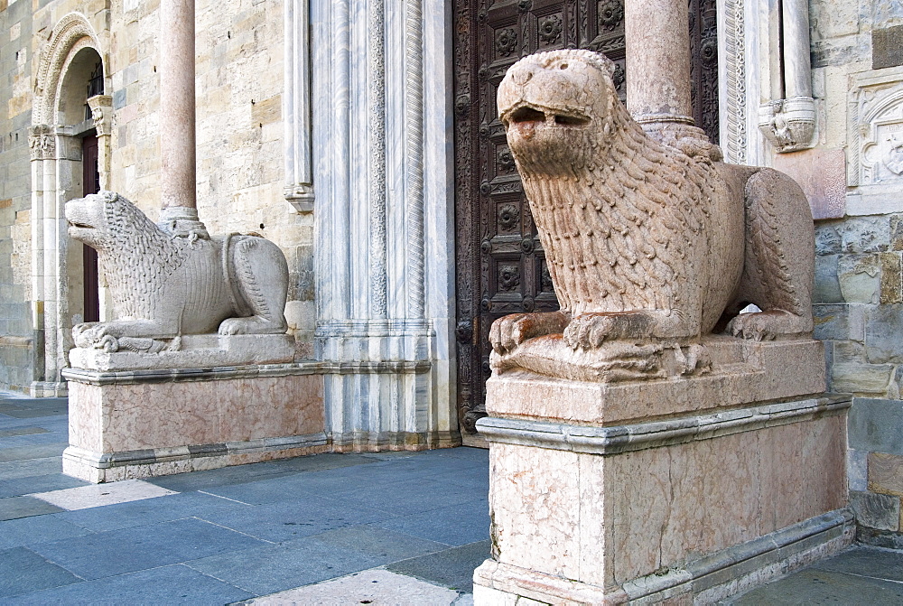 Lion statues outside the Duomo, Parma, Emilia Romagna, Italy, Europe