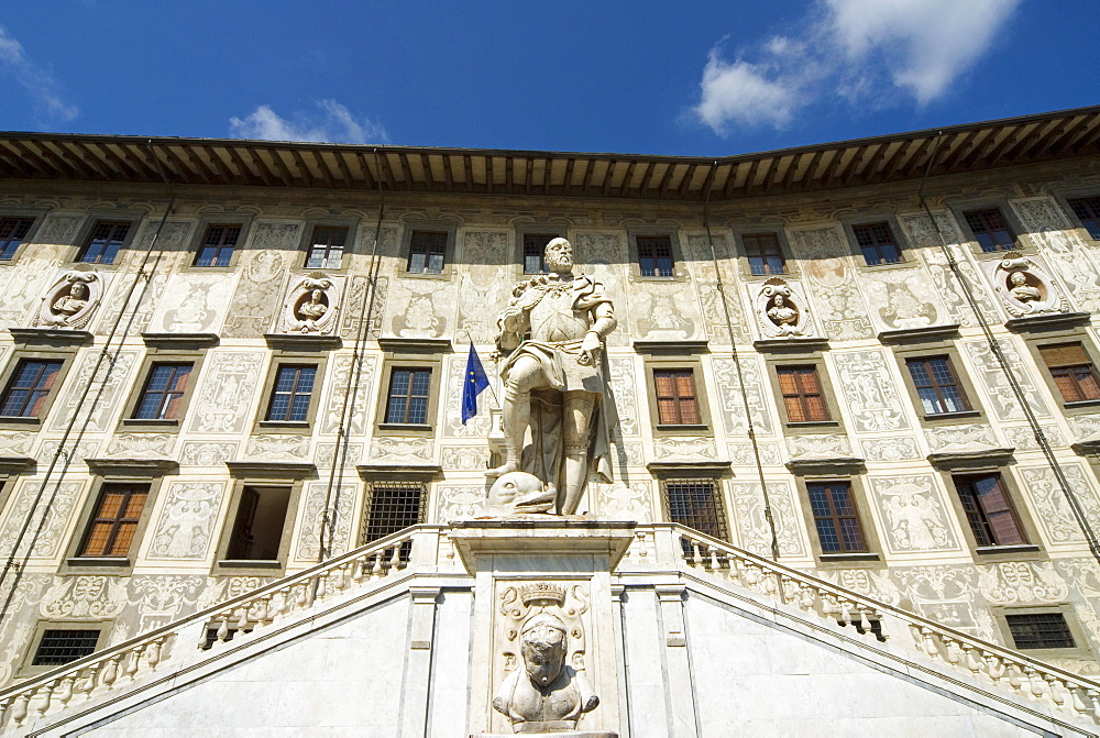 Piazza dei Cavalieri and Statue of Cosimo I, Scuola Normale University, Pisa, Tuscany, Italy, Europe