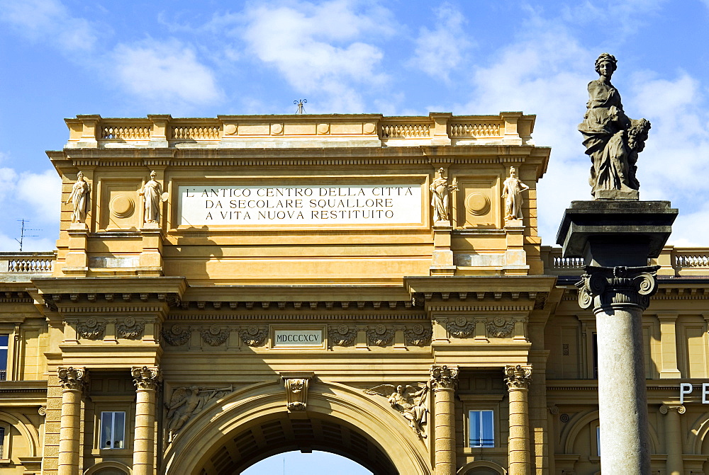 Triumph Arch, Piazza della Repubblica, UNESCO World Heritage Site, Florence, Tuscany, Italy, Europe