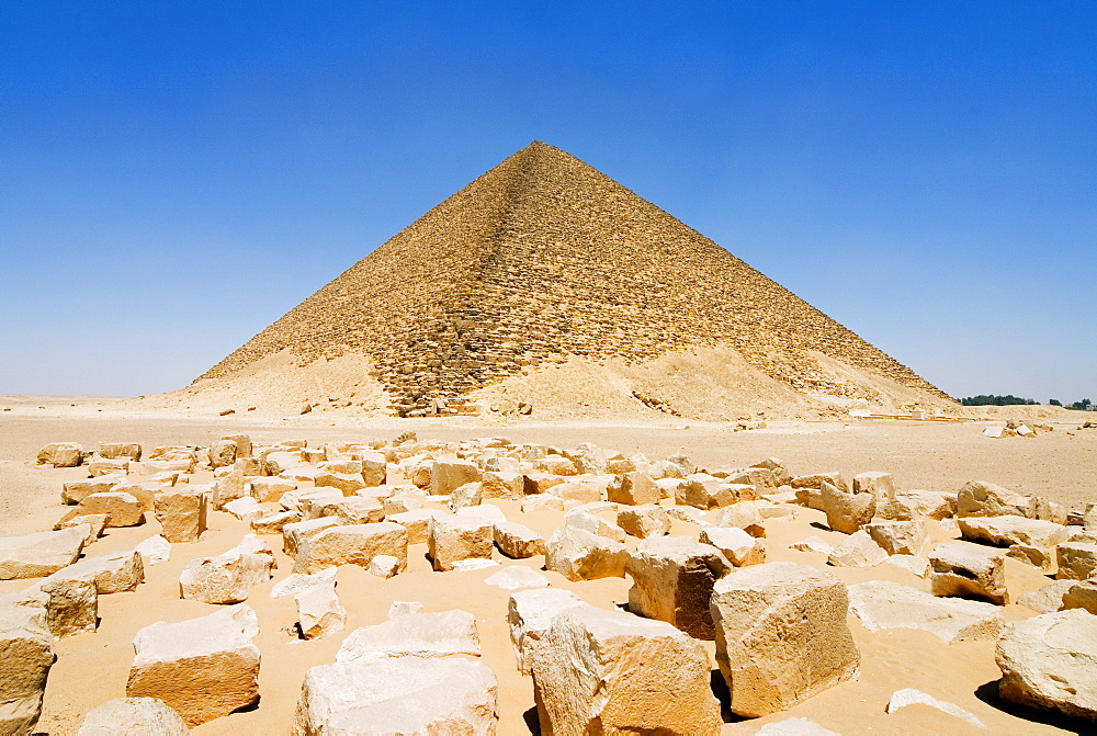 The Red Pyramid (Senefru Pyramid), Dahshur, UNESCO World Heritage Site, near Cairo, Egypt, North Africa, Africa