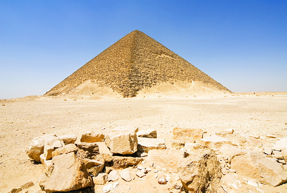 The Red Pyramid (Senefru Pyramid), Dahshur, UNESCO World Heritage Site, near Cairo, Egypt, North Africa, Africa