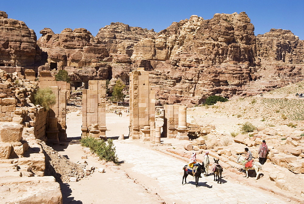 Colonnaded Street and Temenos Gateway, Petra, UNESCO World Heritage Site, Jordan, Middle East