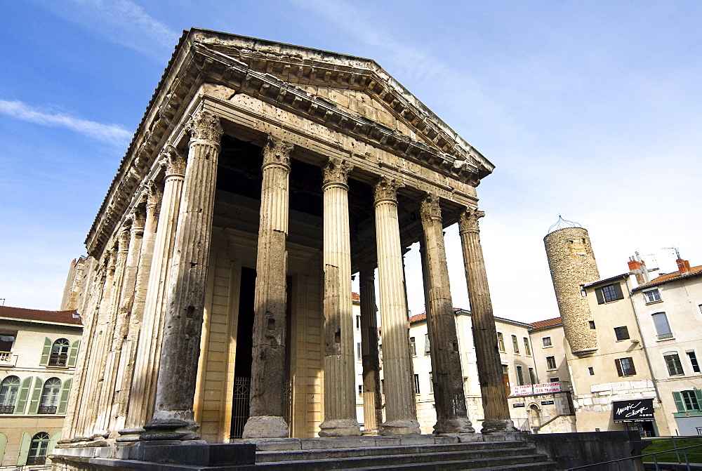 Temple d'Auguste et de Livie, Vienne, Rhone Valley, France, Europe