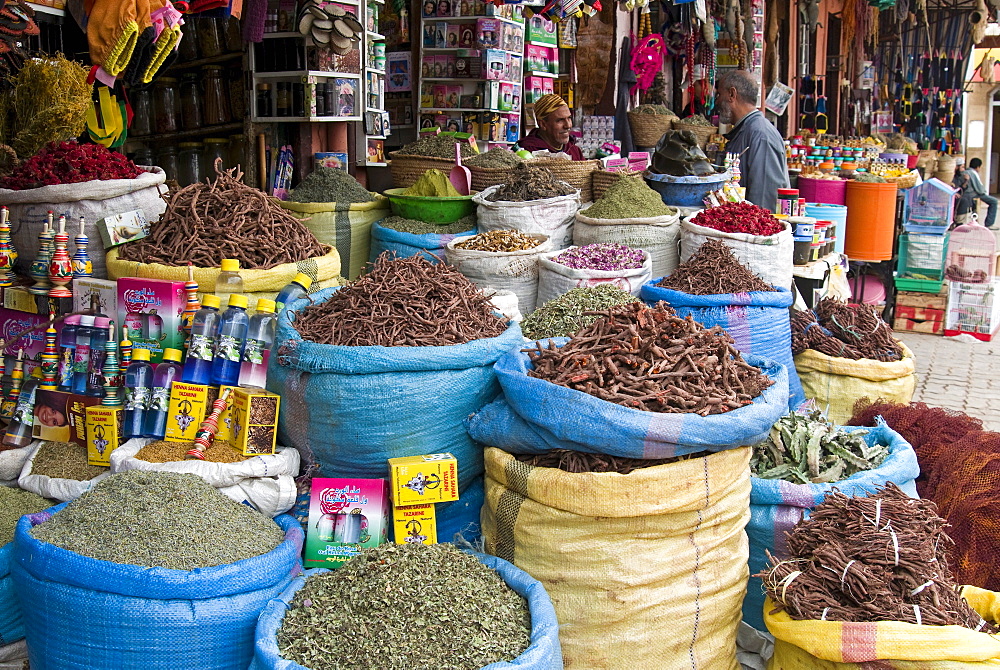 Spices and herbs for sale in the souk, Medina, Marrakech (Marrakesh), Morocco, North Africa, Africa