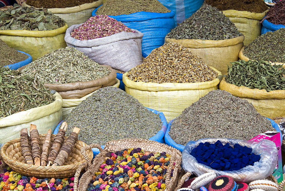 Herbs and spices for sale in the souk, Marrakech (Marrakesh), Morocco, North Africa, Africa